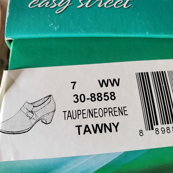 FREE SHIPPING 💕 Easy Street Comfort Booties Size 7WW - Picture 7 of 10